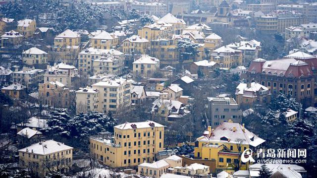 实拍雪后青岛老城 银装素裹似童话世界