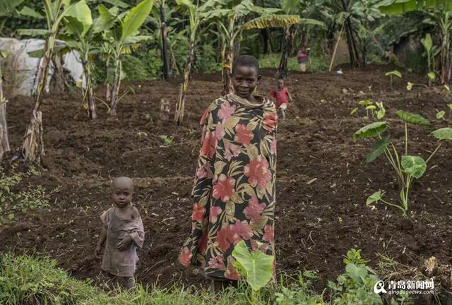 【看世界】去刚果看非洲风情 自行车用木头做