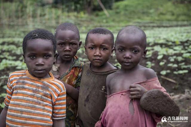 【看世界】去刚果看非洲风情 自行车用木头做