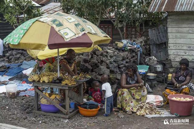 【看世界】去刚果看非洲风情 自行车用木头做