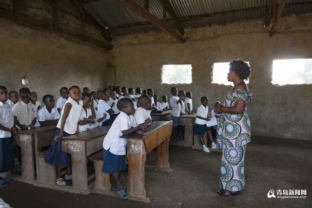 【看世界】去刚果看非洲风情 自行车用木头做