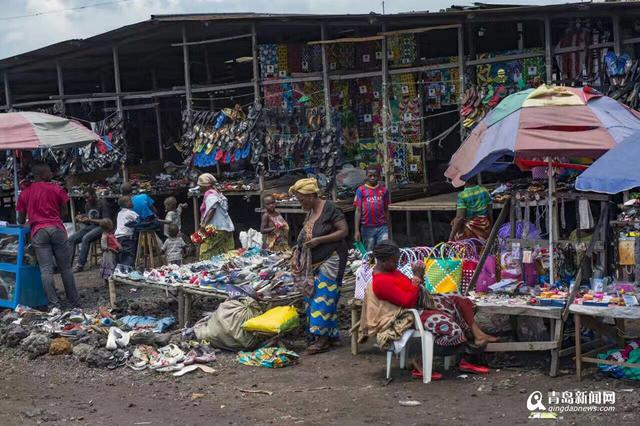 【看世界】去刚果看非洲风情 自行车用木头做