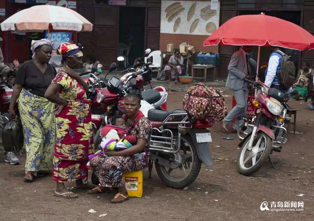 【看世界】去刚果看非洲风情 自行车用木头做