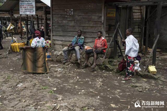 【看世界】去刚果看非洲风情 自行车用木头做