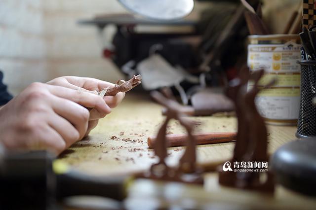 【新青年】90后兔子雕刻师 他雕的兔子没五官