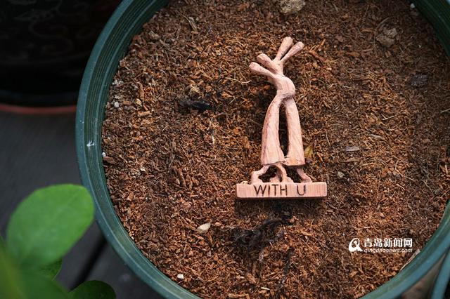 【新青年】90后兔子雕刻师 他雕的兔子没五官