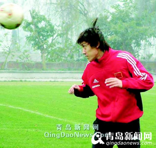 追风少年成往事 青岛足球旗帜曲波宣布退役
