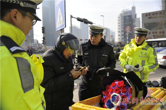 快递外卖成摩托违法重灾区