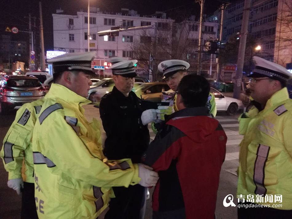 交警一晚查112名酒司机 一名司机生日宴后被查