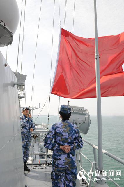 萌妹子6年变女指挥官 卸下红妆穿军装