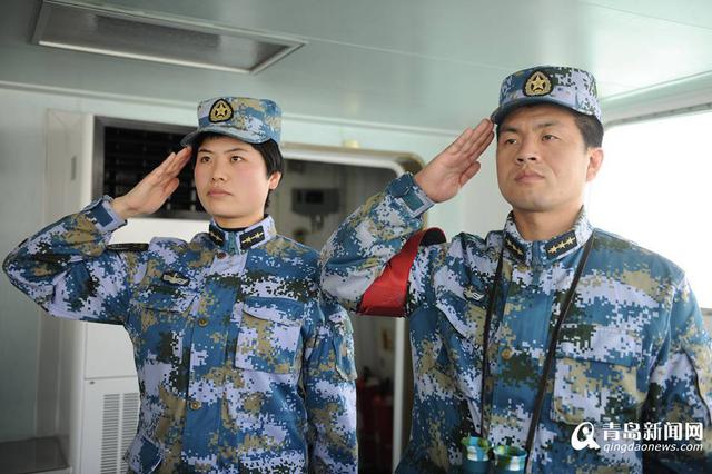 萌妹子6年变女指挥官 卸下红妆穿军装