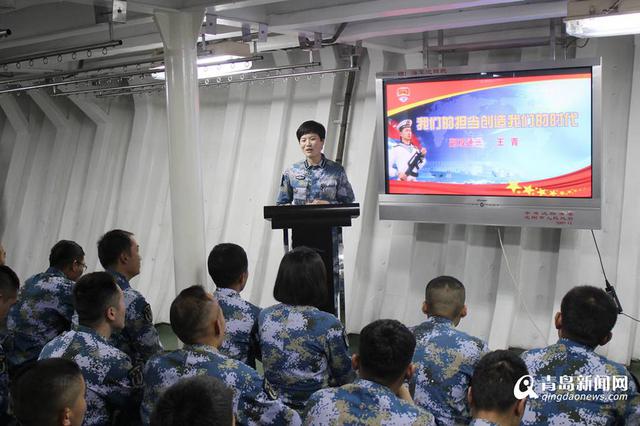 萌妹子6年变女指挥官 卸下红妆穿军装