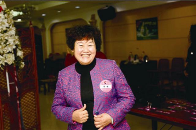 从50后到00后 青岛志愿者传承雷锋精神 从50后到00后 青岛志愿者传承雷锋精神