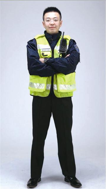 从50后到00后 青岛志愿者传承雷锋精神 从50后到00后 青岛志愿者传承雷锋精神