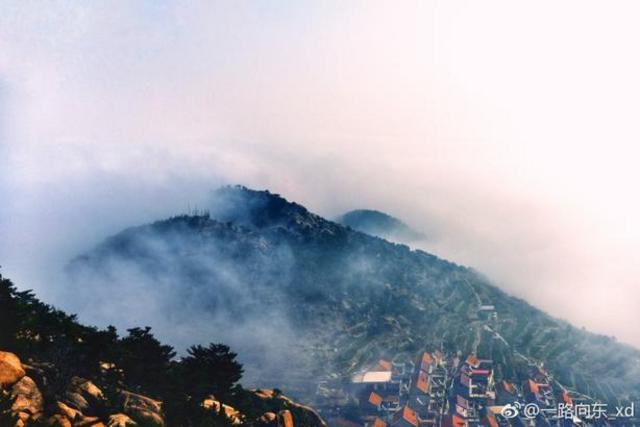 海上名山第一,云雾缭绕,这里是青岛崂山,怎一个美字了得。 海上名山第一,云雾缭绕,这里是青岛崂山,怎一个美字了得。