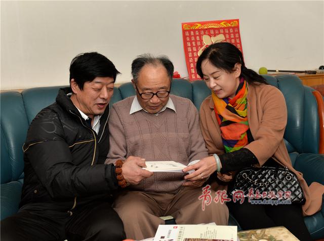 暖男 张继科委托父母上门陪伴空巢老人