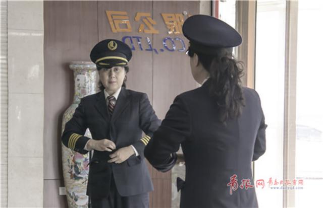当代“花木兰”：青岛女机长的凌云壮志 
