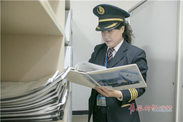 当代“花木兰”：青岛女机长的凌云壮志 