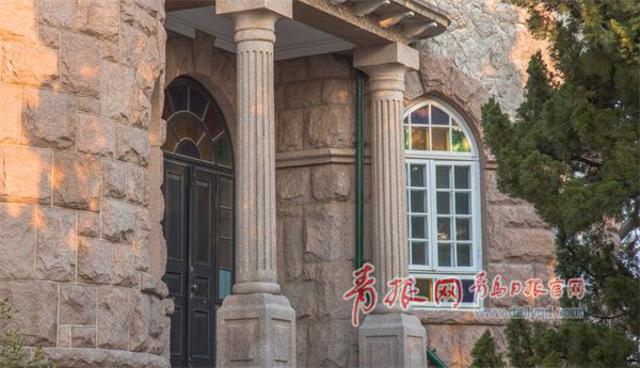 航拍八大关花石楼 肃穆优雅风景独特