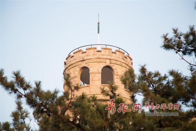 航拍八大关花石楼 肃穆优雅风景独特