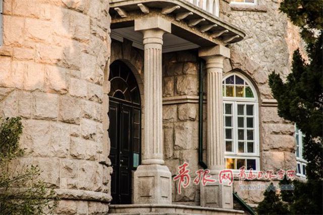 航拍八大关花石楼 肃穆优雅风景独特