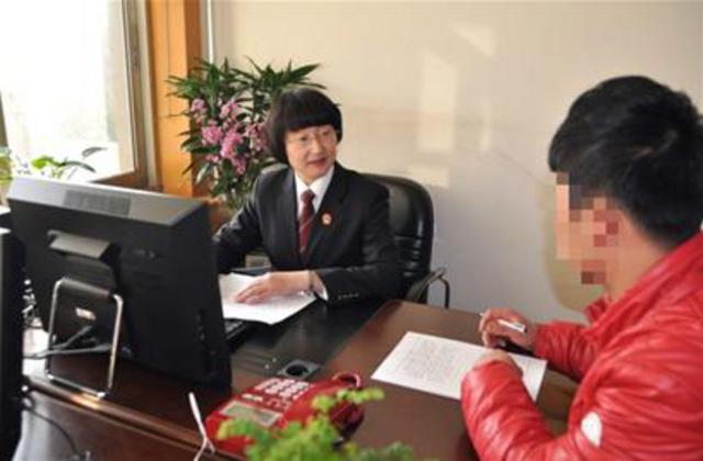 即墨法院建立“心灵港湾”工作室，帮助涉法少年进行心理辅导。