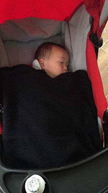 夫妻吵架婴儿丢出租车 民警沟通5小时无人来接 夫妻吵架婴儿丢出租车 民警沟通5小时无人来接