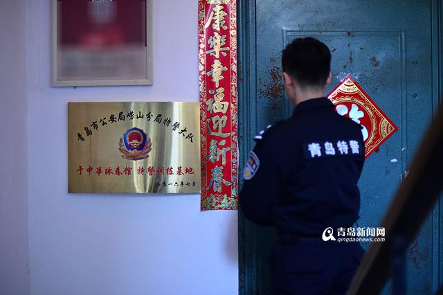 【新青年】青岛警中“叶问”15秒制服酒彪子