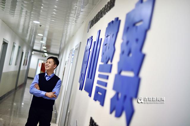 【新青年】青岛警中“叶问”15秒制服酒彪子