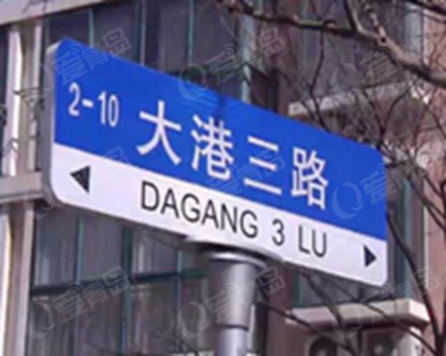 男子中奖醉卧斑马线 喝下一瓶红酒十几瓶啤酒