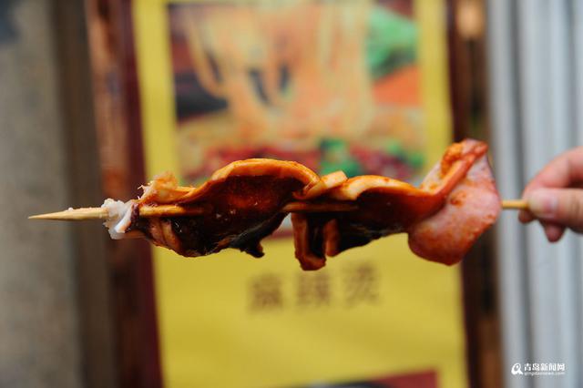 高清:这个烤肉摊火了几十年 四季排队成一景 高清:这个烤肉摊火了几十年 四季排队成一景