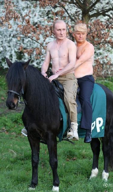 英国民众街头恶搞 “川普”给“普京”当马夫