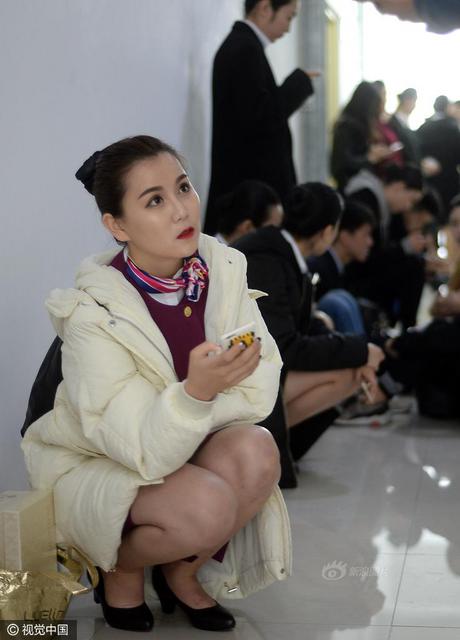 济南空姐招聘不许穿丝袜 考生想妙招