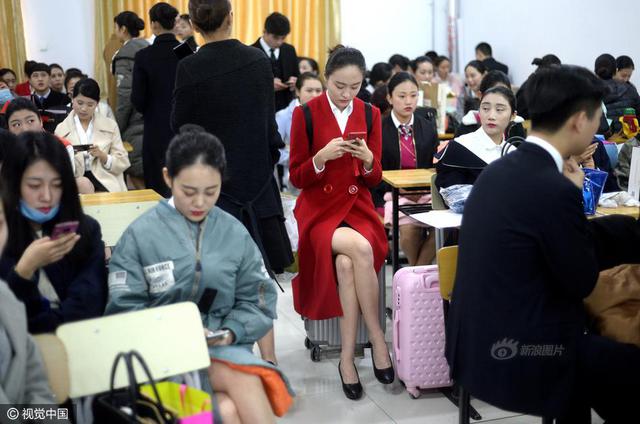 济南空姐招聘不许穿丝袜 考生想妙招