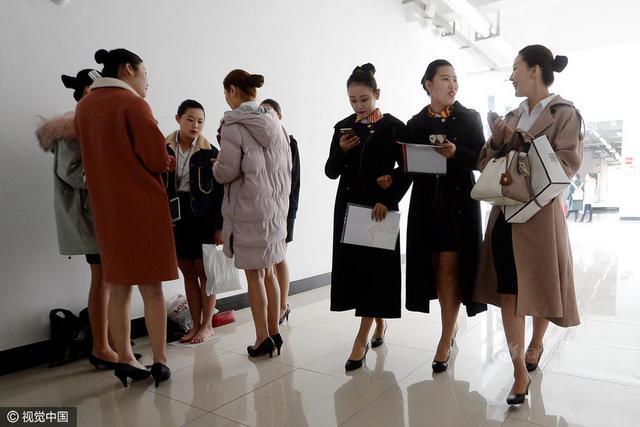 济南空姐招聘不许穿丝袜 考生想妙招