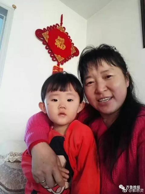 烟台2岁女童被陌生男子强行抱走 车牌号曝光 烟台2岁女童被陌生男子强行抱走 车牌号曝光