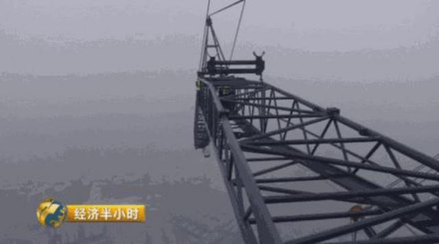 建筑工人收入碾压“白领”：贴瓷砖年入20万