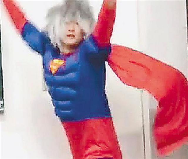 杀马特主播大闹大学课堂无底线胡闹遭拘留罚款