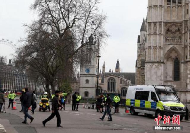 当地时间3月23日上午，英国议会大厦周边仍处于封锁状态。