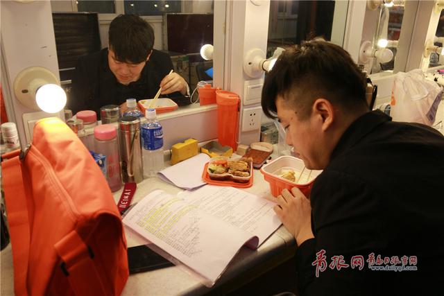 探访青岛戏剧人生存现状：不庸俗 不孤独