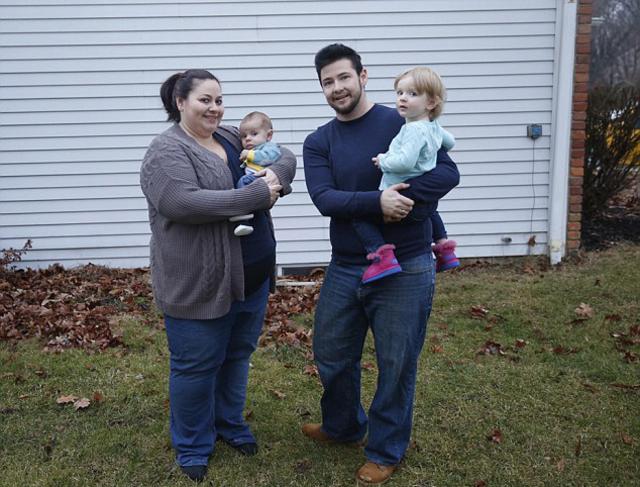 美变性男子成功怀孕生下女儿 称不会移除卵巢