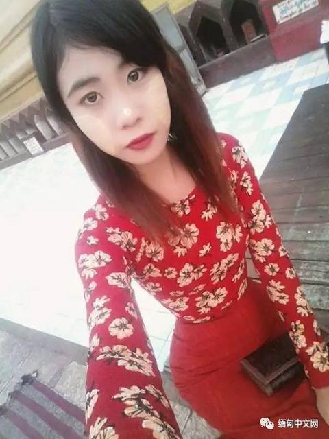 美女大学生蜂腰长腿身材 酷似芭比