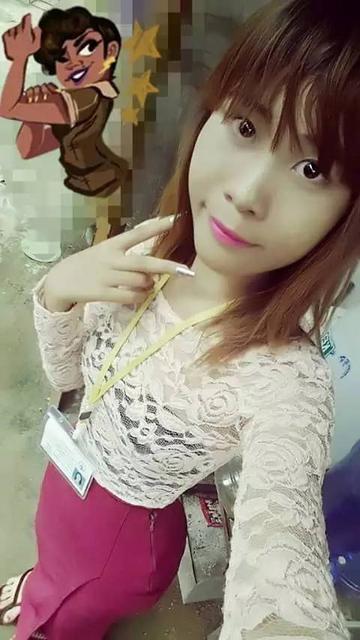 美女大学生蜂腰长腿身材 酷似芭比