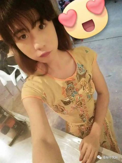 美女大学生蜂腰长腿身材 酷似芭比