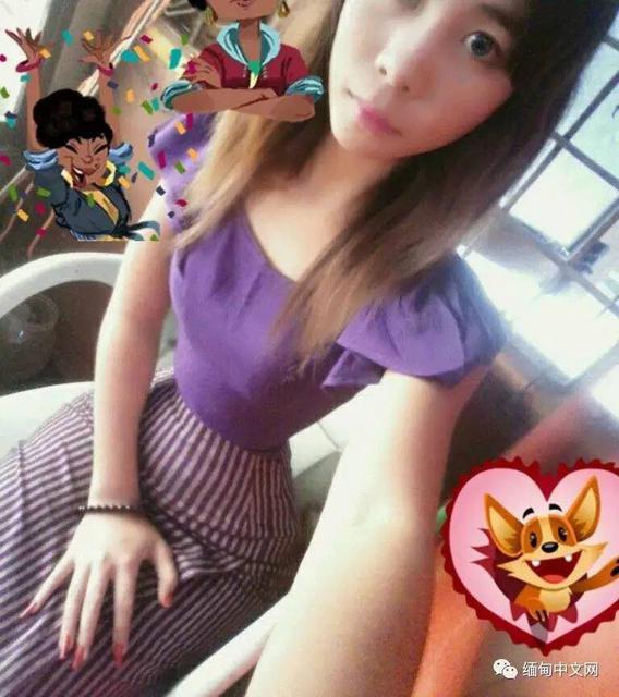 美女大学生蜂腰长腿身材 酷似芭比