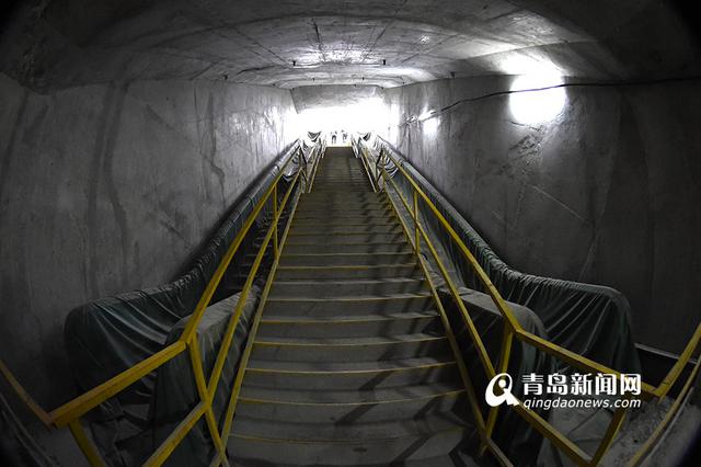 探秘地铁2号线麦岛站 扶梯已安装到位