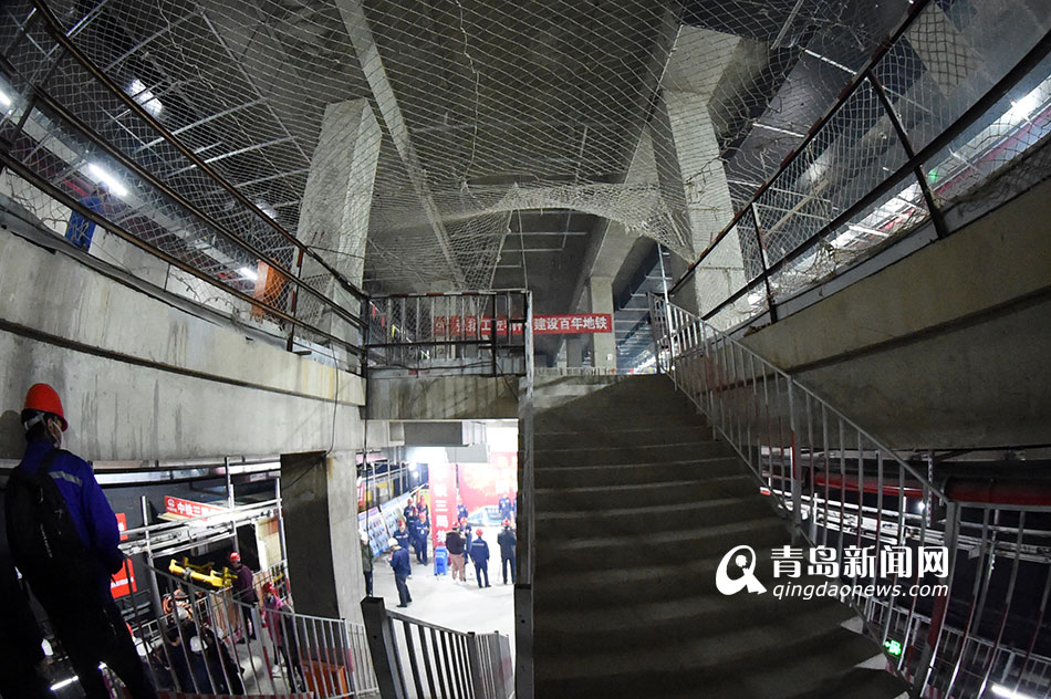 探秘地铁2号线麦岛站 扶梯已安装到位