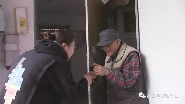 八旬独居客身份成谜 他是大金鹿商标设计者?