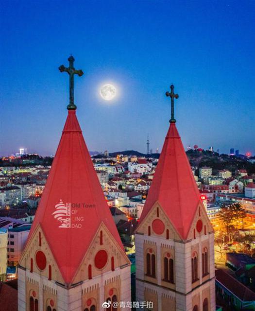 航拍青岛三大教堂 华丽庄重各具魅力