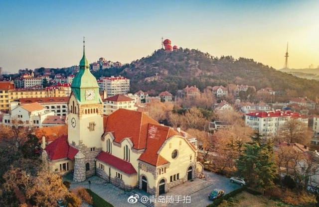 航拍青岛三大教堂 华丽庄重各具魅力